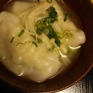 エビ水餃子の創味シャンタンスープ